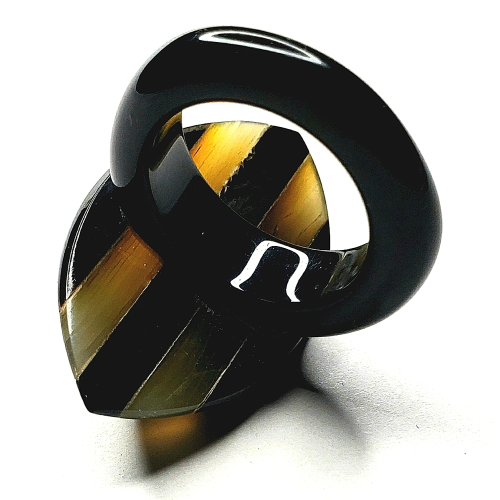 *Millard natural Horn striped ring